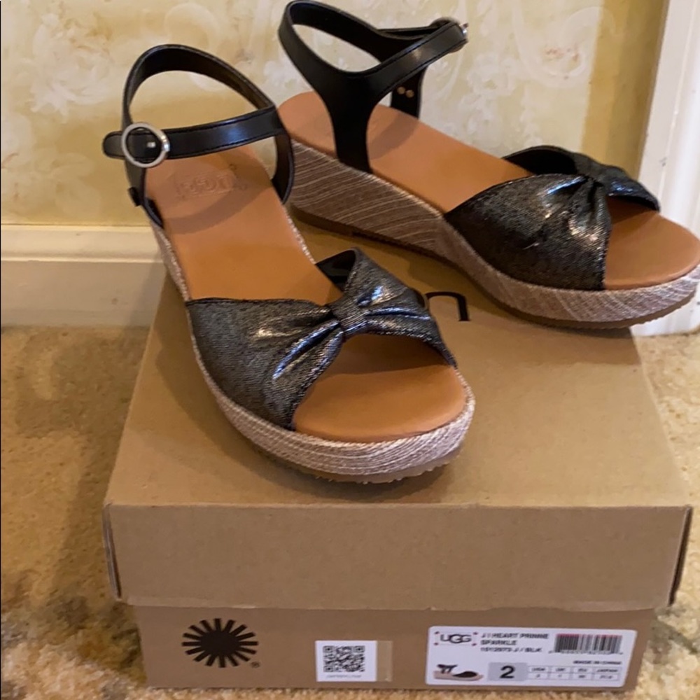 UGG sandals size 2 girls